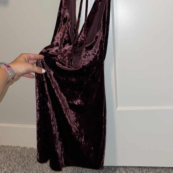 Zara Velvet Dress - Picture 6 of 8